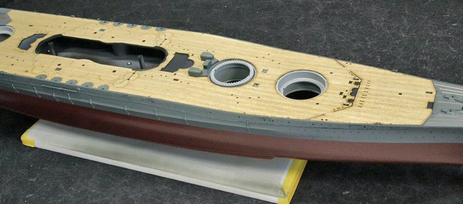 1/350戦艦『大和』タミヤリニューアル版プレミアムキット：船体塗装、木製甲板貼付【2022年】