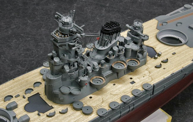 1/350戦艦『大和』タミヤリニューアル版プレミアムキット：甲板小物類取付、中央構造物のネジ止め固定【2022年】