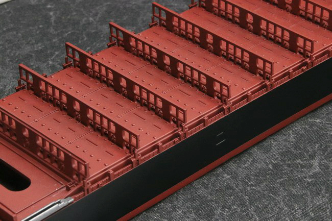 1/700コンテナ船『コロンボ エキスプレス』：ディテールアップと塗装