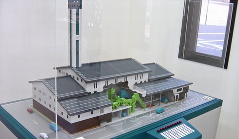 モデルファクトリーハイギヤード代表の渡辺真郎が建築模型会社時代に携わった建築模型の例。建築模型は艦船模型とはまた違ったアプローチの技術が求められます。