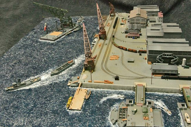 模型誌作例36】1/700軍港ジオラマ – 艦船模型製作代行モデル 